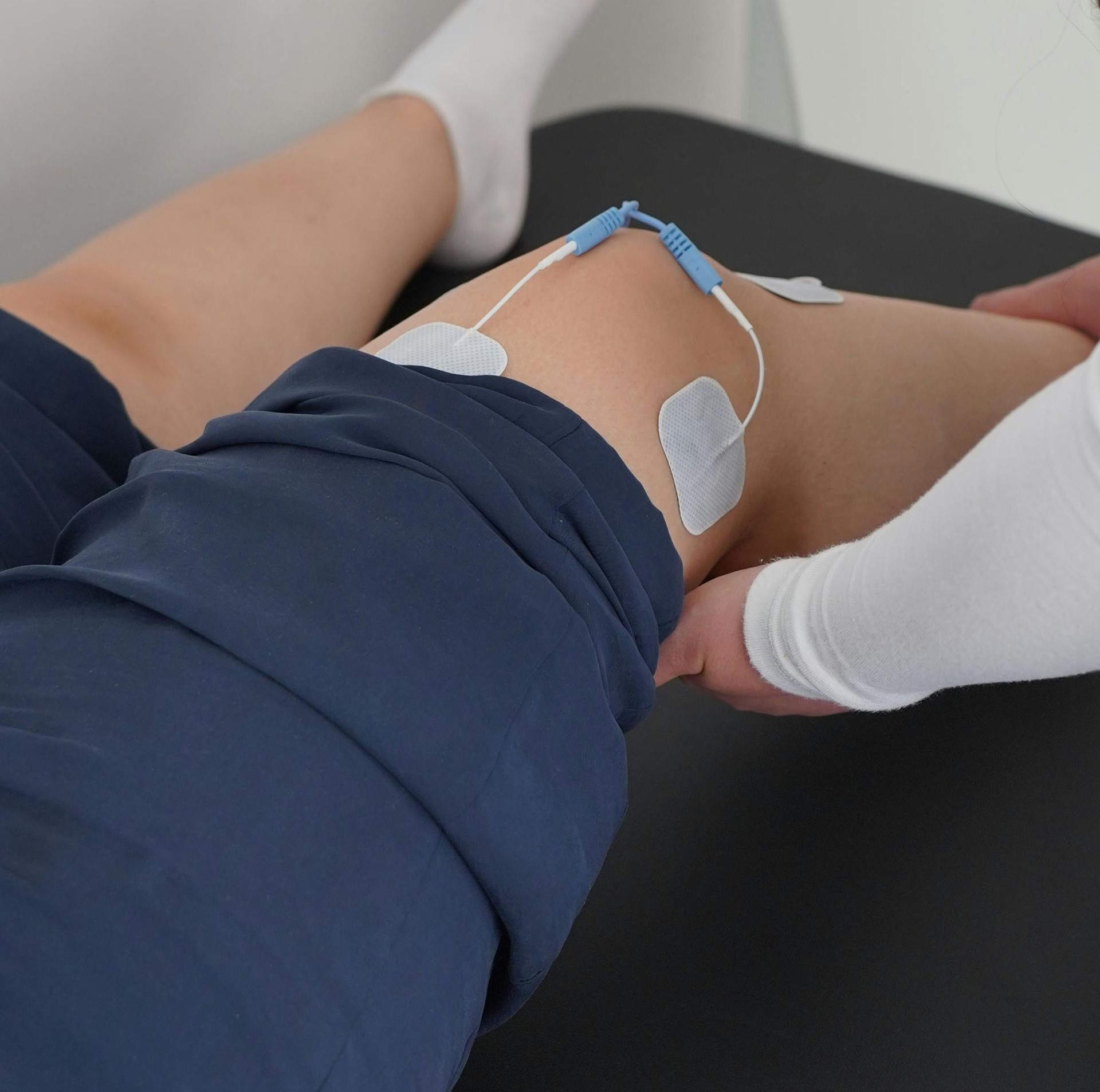 Shockwave Therapy Chiropractor Providing Knee Pain Relief In Kingwood, TX